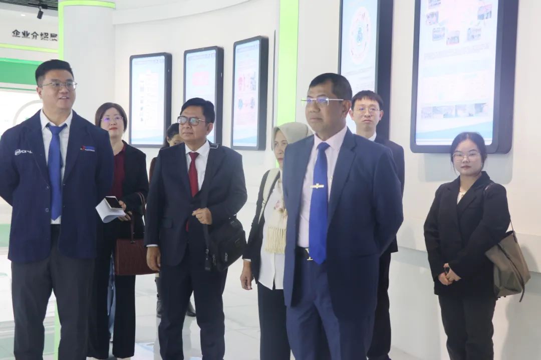 20231208-3-印尼工业部、莫罗瓦利金属工业理工学院、佛山职业手艺学院莅临佰利乐循环交流会见.jpg